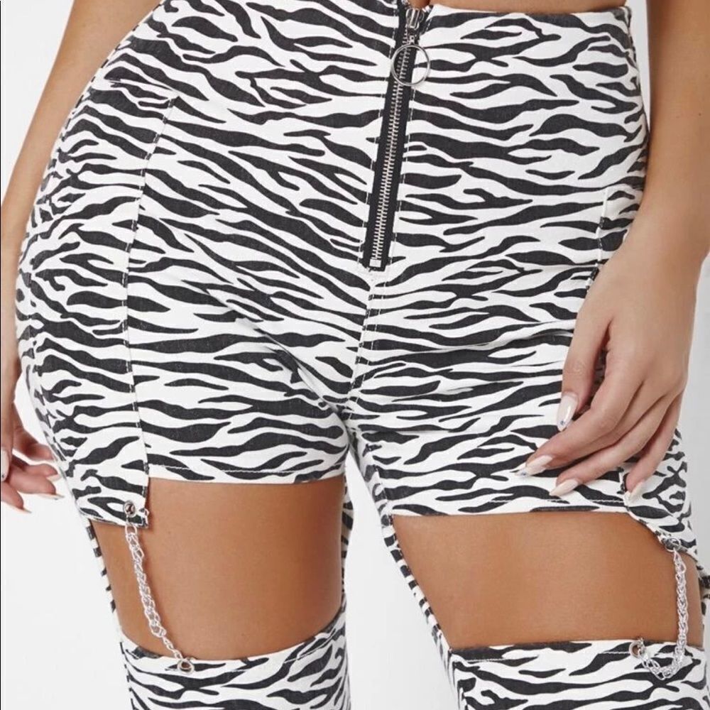 Zebra Print Cut Out Detail Jeans - Picture 6 of 9